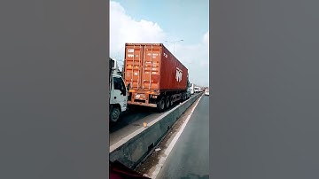 Quốc lộ 1A khu vực ngã tư ga quận 12 xe rất Đông.