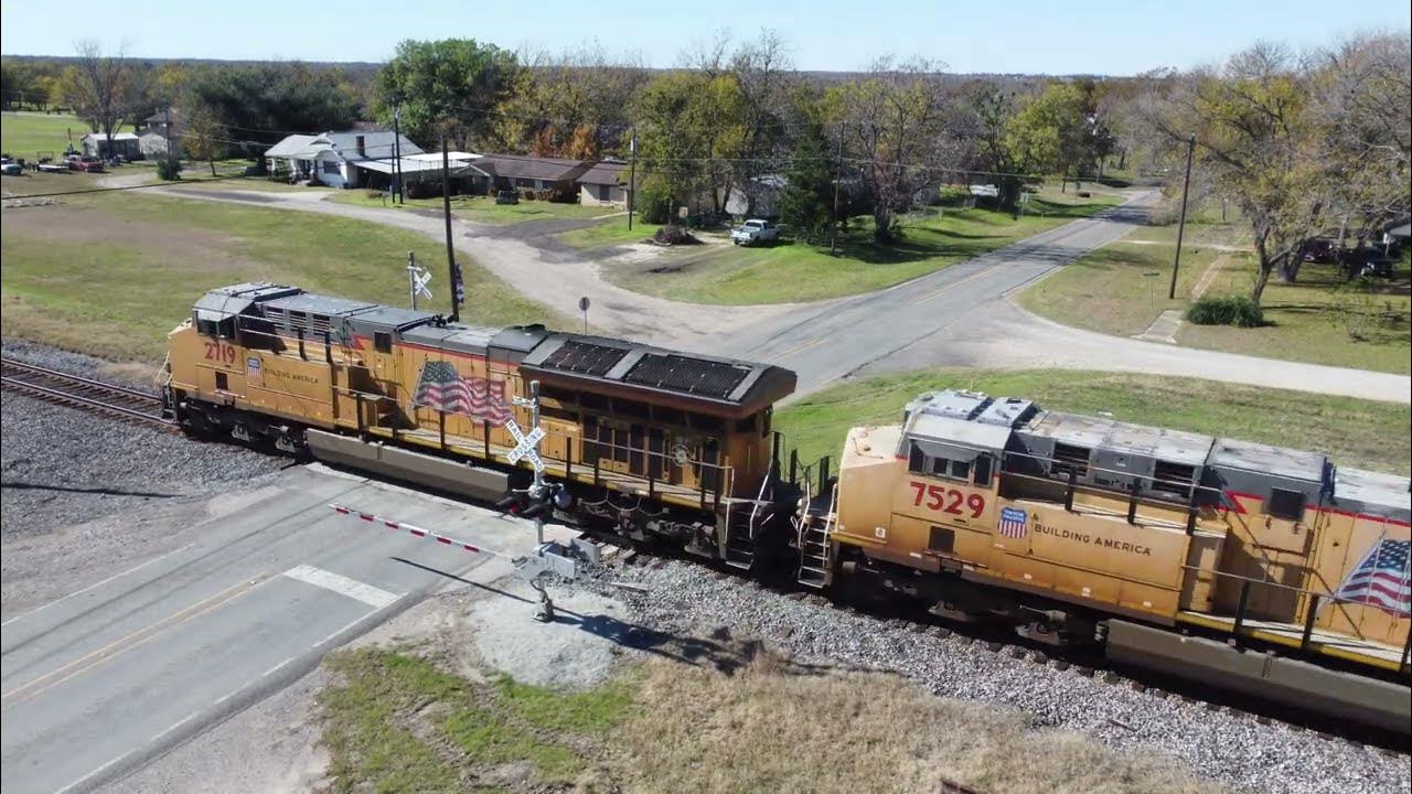 Southbound UP 2719/UP 7529, Mixed Freight Train, "Ennis Sub" Groesbeck, TX 11302022 YouTube