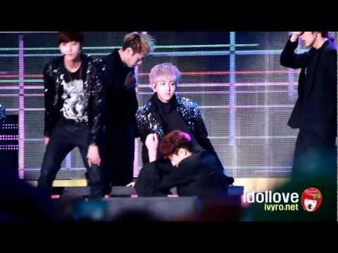 [직캠] B1A4(바로) - 121219 제18대 대통령선거 개표방송 ♪ 걸어본다