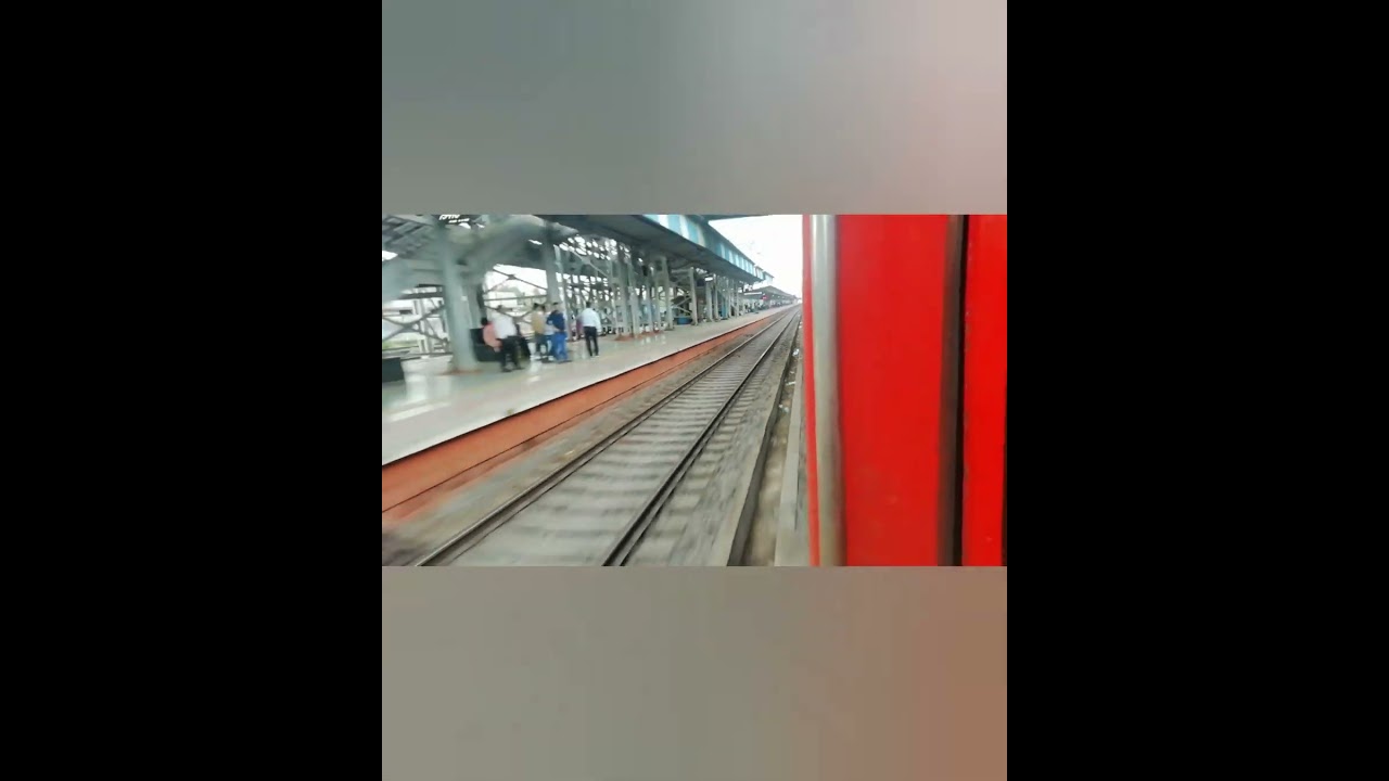 110 kmph Speedy Skip of Navsari Station by TVC - NZM Express 