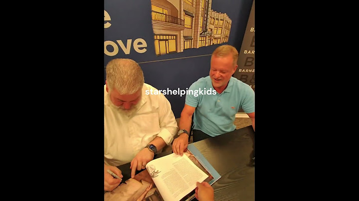 Dean DeBlois and Jerry Schmitz signing The Art and Making of How to Train Your Dragon book at B&N