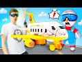 T'Choupi assemble un grand avion! Jeux avec voitures pour enfants.