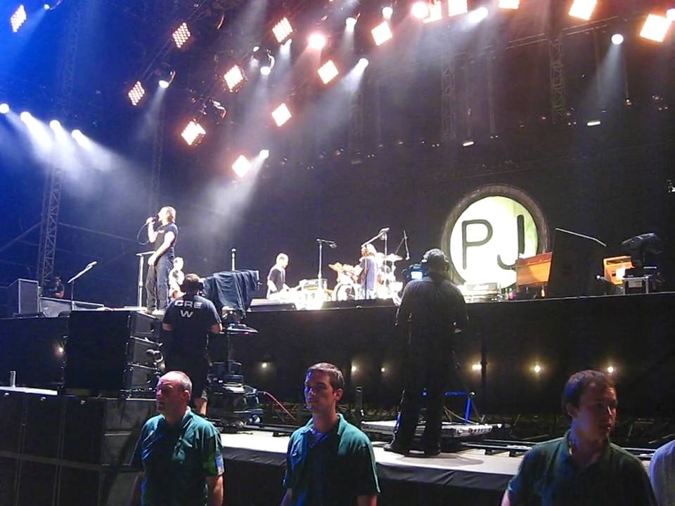 Yellow Ledbetter Pearl Jam Hide Park London 25th june 2010