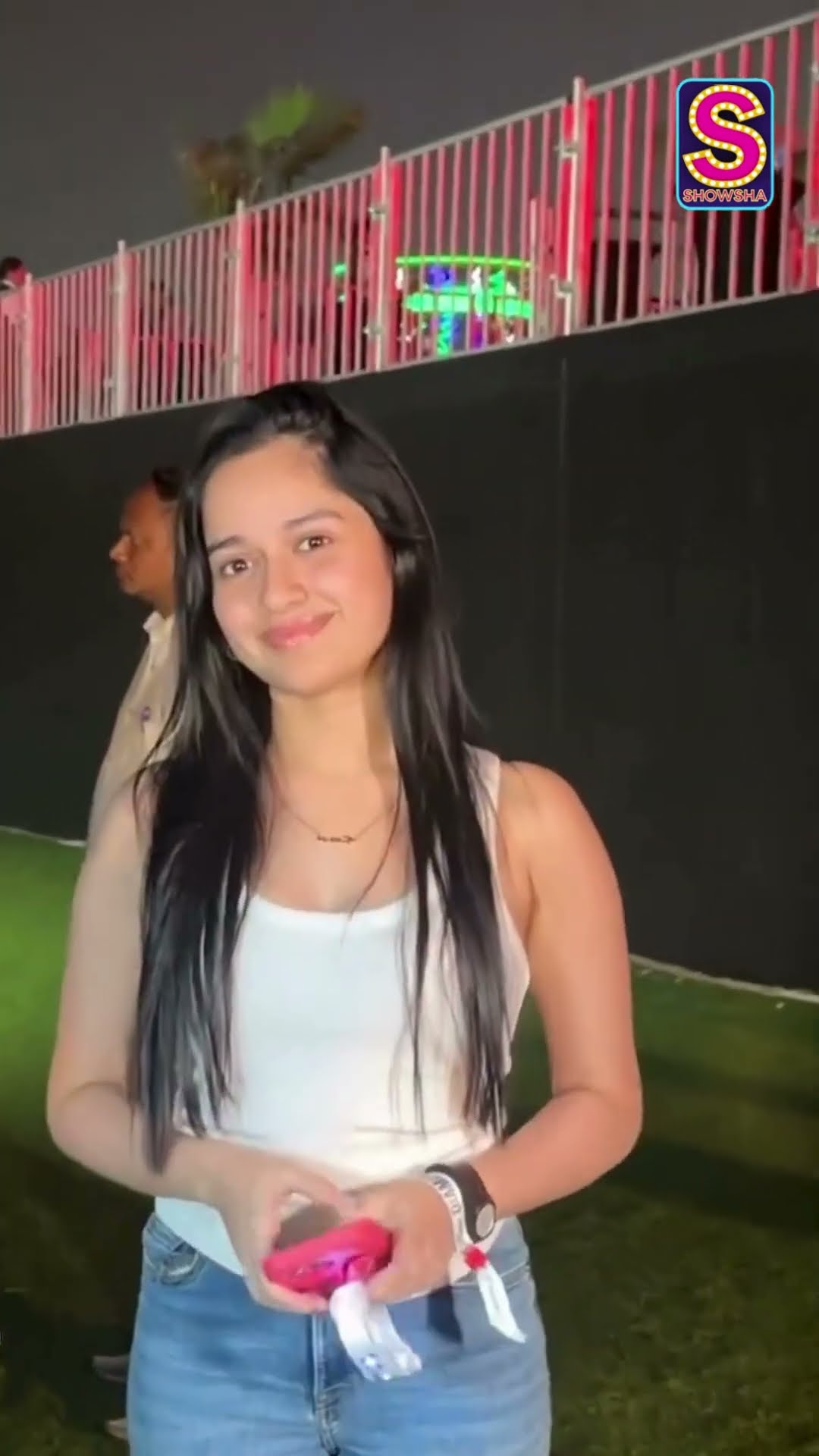 Jannat Zubair Arrives At Karan Aujla Concert In Casual Yet Stylish Outfit | Karan Aujla | N18S