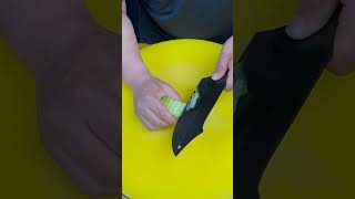 make a butterfly-shaped garnish from young papaya #shorts