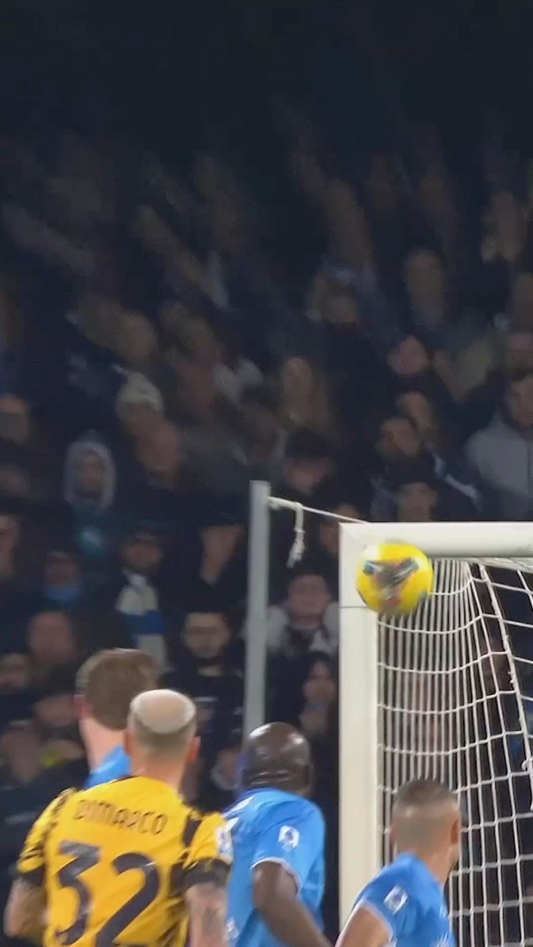 Dimarco's free-kick is OUT OF THIS WORLD ?