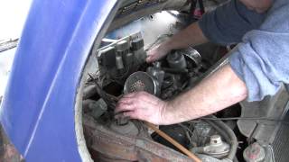 Starting Up The Ford Anglia 105E, Rover V8 Engine 2012-03-10 by PinewoodPirate 6,002 views 12 years ago 3 minutes, 16 seconds