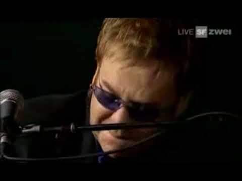 Video: Elton John Changes Course