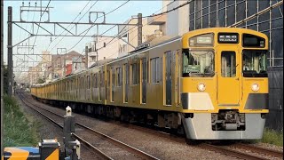 【4K高画質】【2465fと2463fがすれ違い!】西武新2000系2463f(2両)+2073f(8両)と西武新2000系2465f(2両)+2047f(6両)が上井草第4号踏切付近ですれ違うシーン