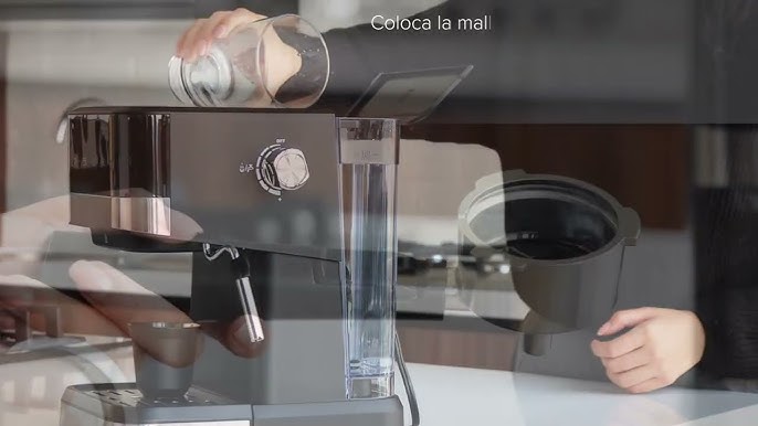 Prepara un cappuccino en tu cafetera Oster® PrimaLatte® BVSTEM6601