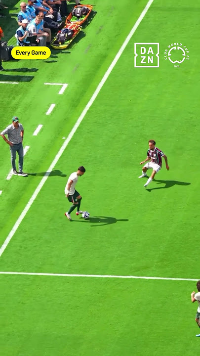 Pedro Neto makes it look EASY 🤩 #pedroneto #chelsea #skills