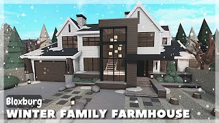 BLOXBURG: Winter Family Modern Farmhouse Speedbuild (exterior) | Roblox House Build