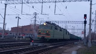 " Со звездой"ВЛ80с-2340 с грузовым поездом отправляется со ст.Мин-Воды и приветливая бригада.