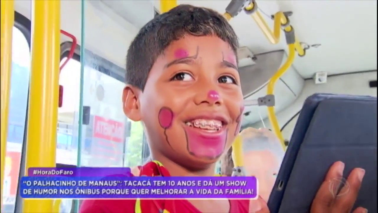 Conheça o Palhacinho Tacacá de Manaus que dá show de humor para melhorar a vida da família