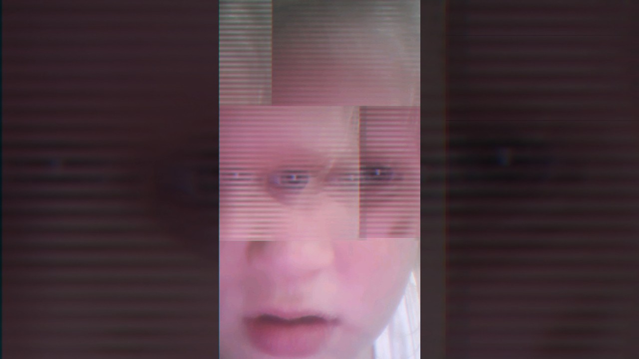 что за помехи что за песня я её не выберала у меня у летел телефон😰😨😰😨😱 ...