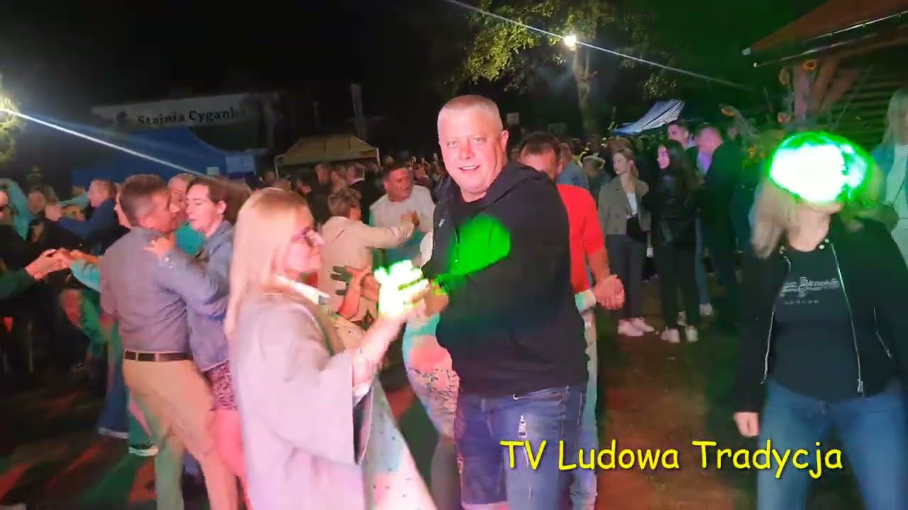 Kapela Mariusza Stradomskiego z Pawłowic uwielbiana przez społeczność lokalną co widać pod sceną