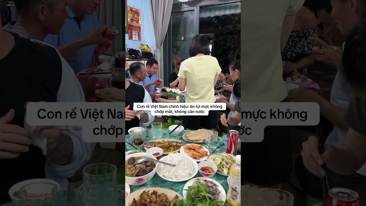 Con rể Việt Nam chính hiệu: ăn túi mực không chớp mắt, không cần nước🦑🦐 #viralvideo ngonqua #fyp
