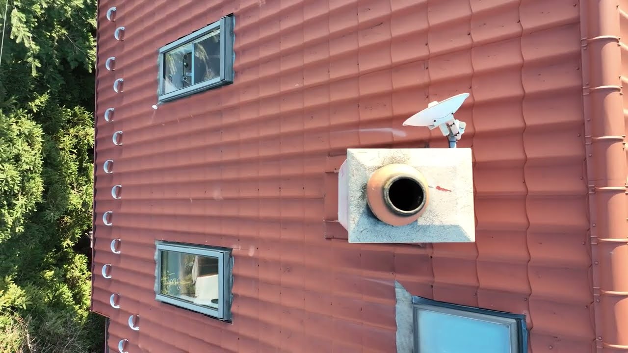 Inspekcja dachu dronem auf YouTube ansehen Inspekcja dachu dronem auf YouTube ansehen