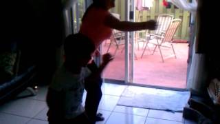 Santi jugando Fruit Ninja con Vigi y Sebastian screenshot 1