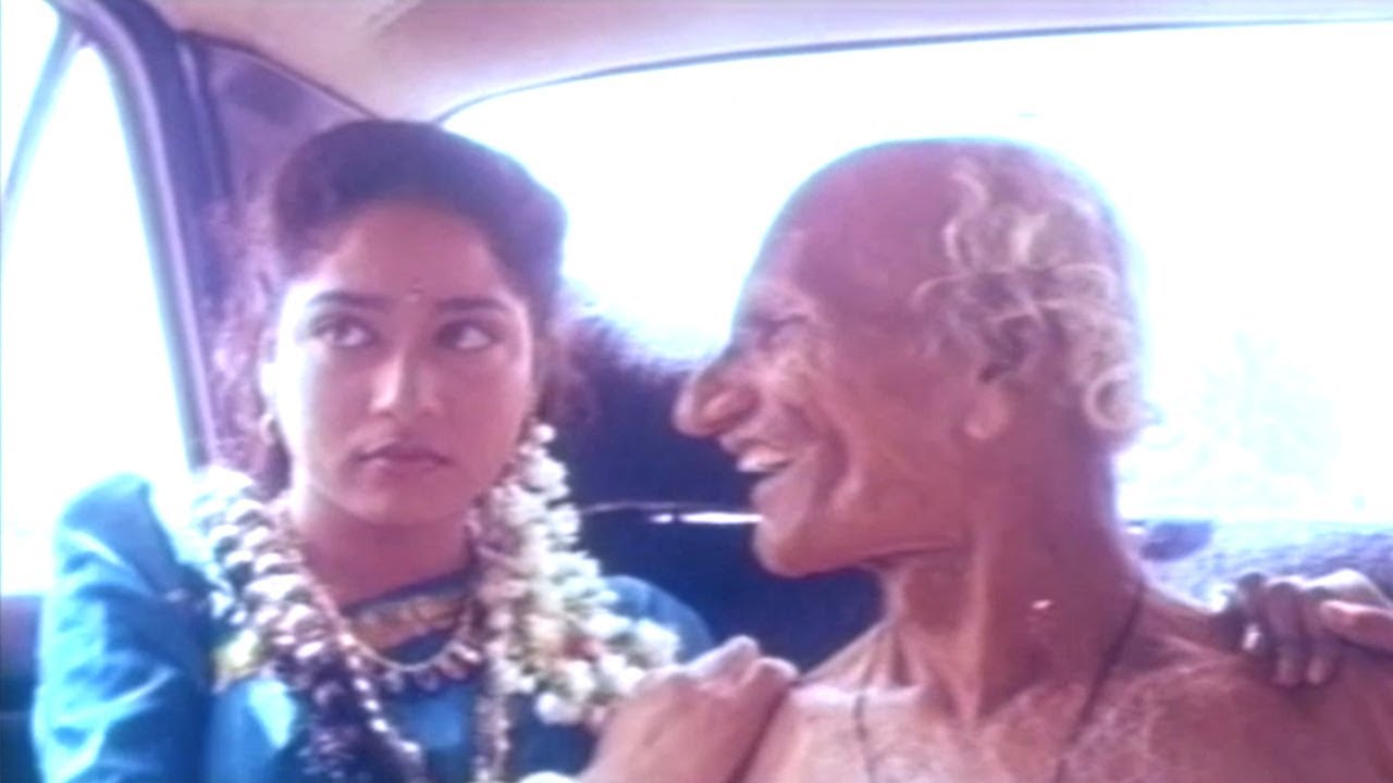Upendra Give Family To Old Man | Kannada Junction