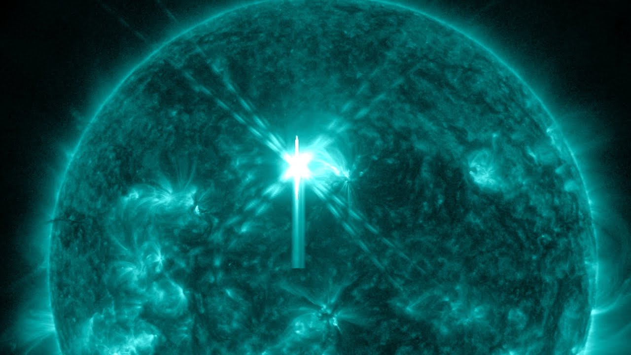Earth-facing sunspot blasts massive X4-class solar flare