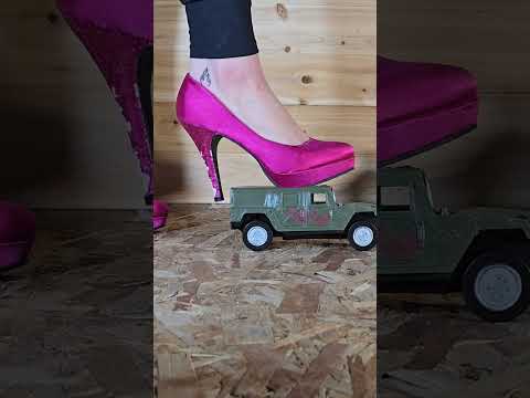 Hummer crush in pink heels #crushexperiment #asmrcrush #crushtest #pebbles #highheels