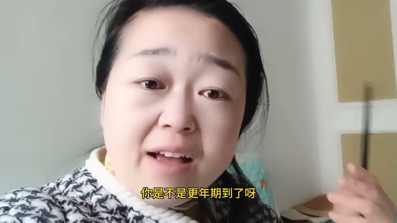 李佳回复网友，阿杜老妈现实生活中的样子！网友心疼阿杜夫妻俩！
