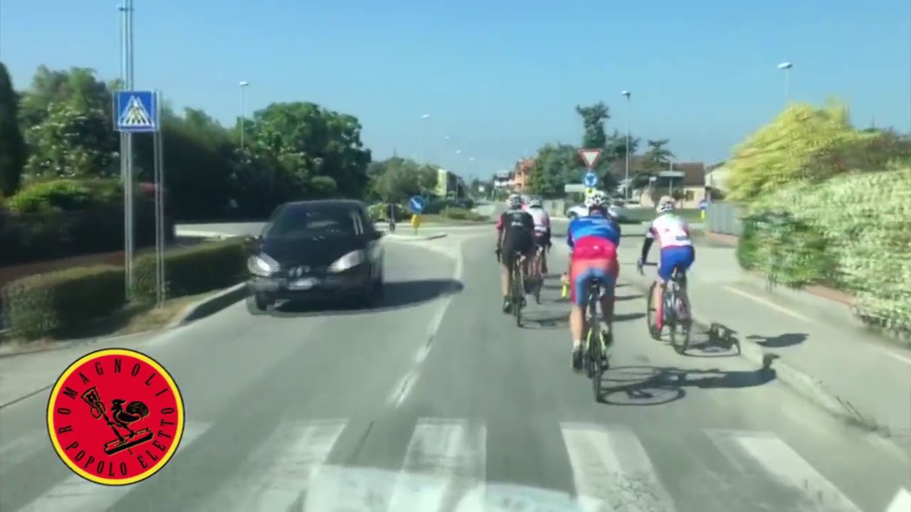 CESENA: Ciclisti in gruppo rallentano il traffico, scattano insulti e improperi