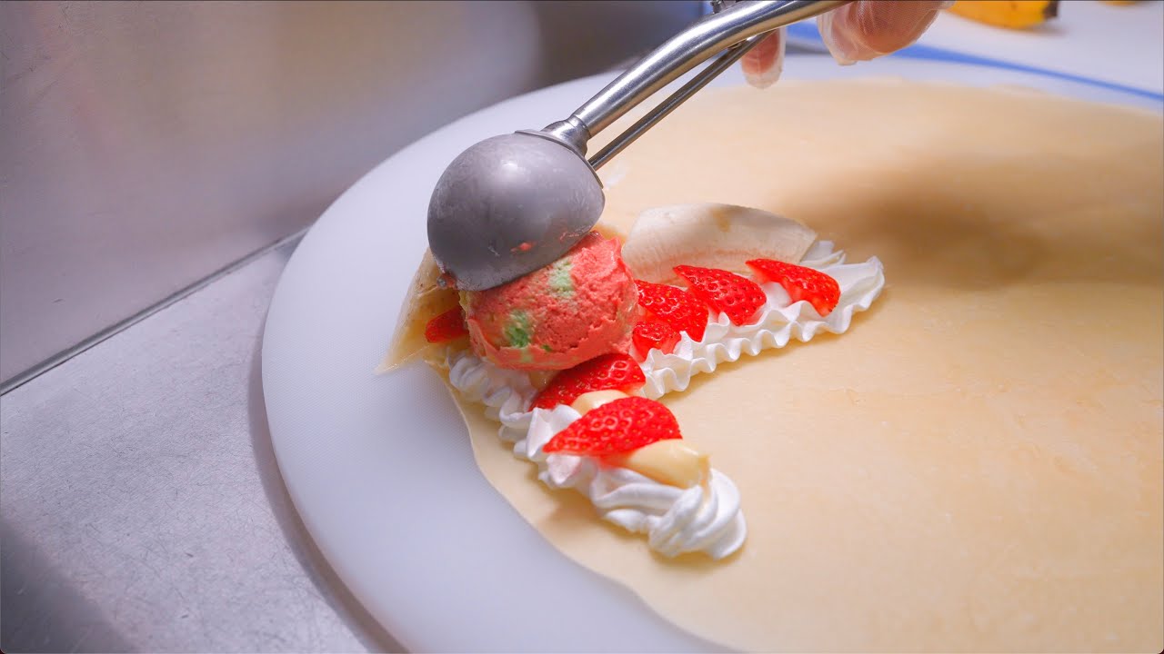 アニメに出てくるようなクレープをおしゃれな街 横浜で発見 ブルーシール 横浜ワールドポーターズ japanese street food - creamy crepe compilation ASMR