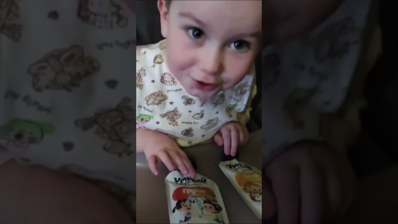 Baby food with organic seaweed iodine and fruit puree. 