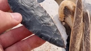 Flintknapping. Bifacial reduction.