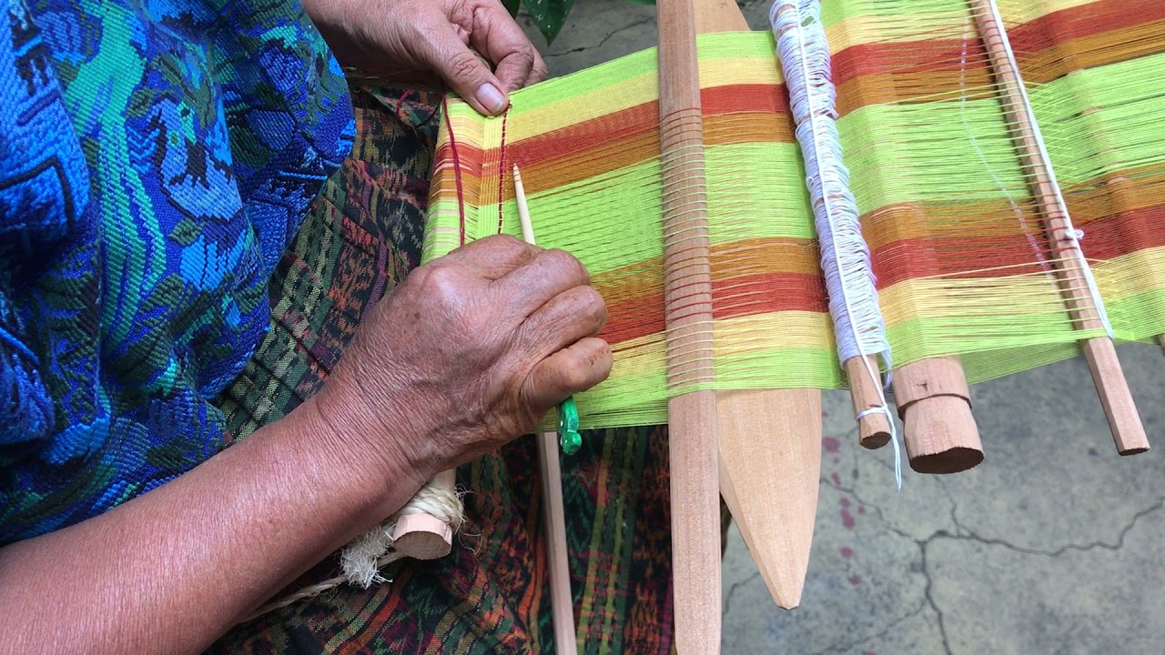 Pepenado preparation 2 on a backstrap loom