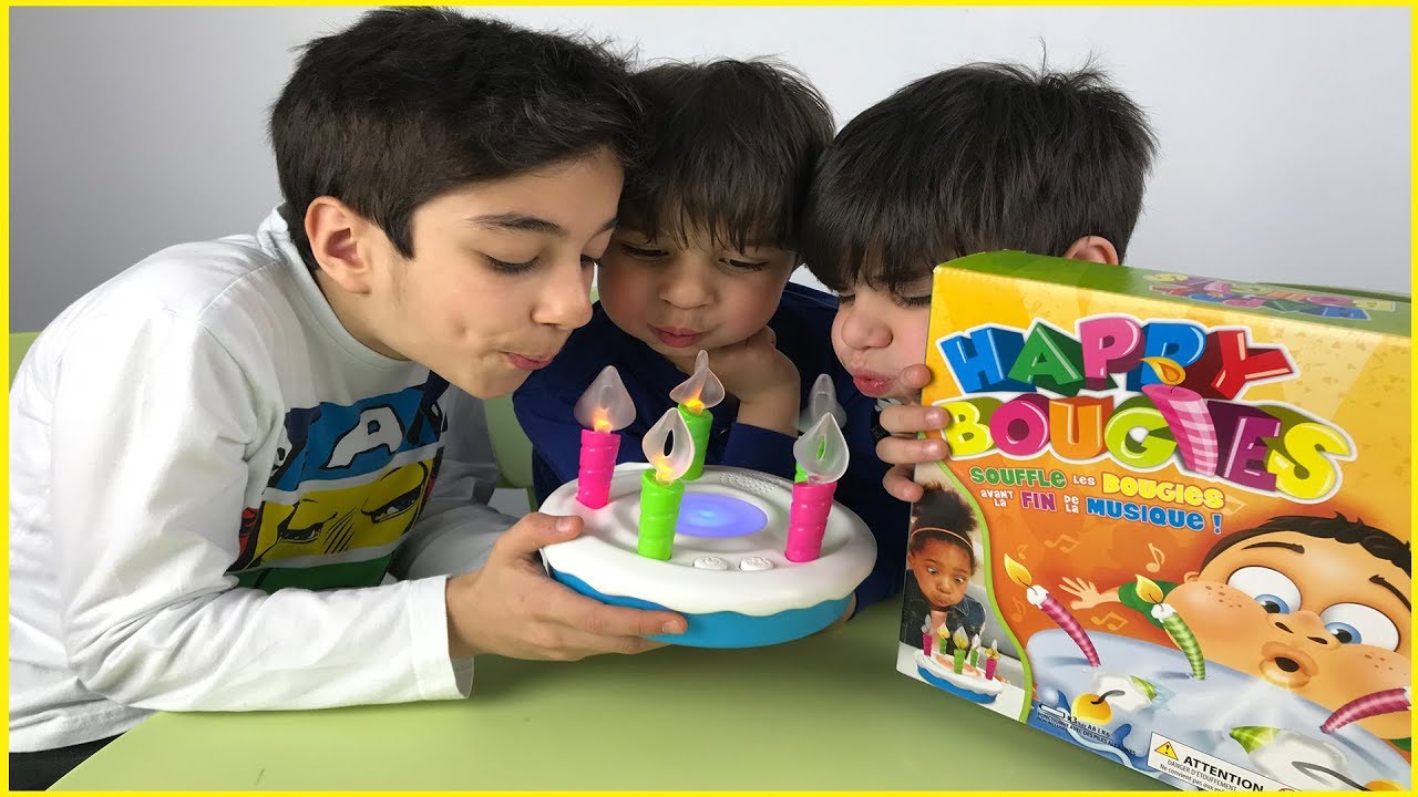JEU HAPPY BOUGIES - CHALLENGE RIGOLO ENTRE FRÈRES ! StudioSurpriseToys
