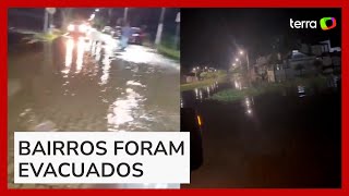 Vídeos mostram as águas tomando as ruas de Pelotas, no sul do RS