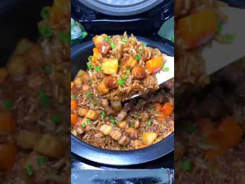 Video Nấu cơm trộn thập cẩm và thịt ba chỉ như này đã ai thử... - youtube
