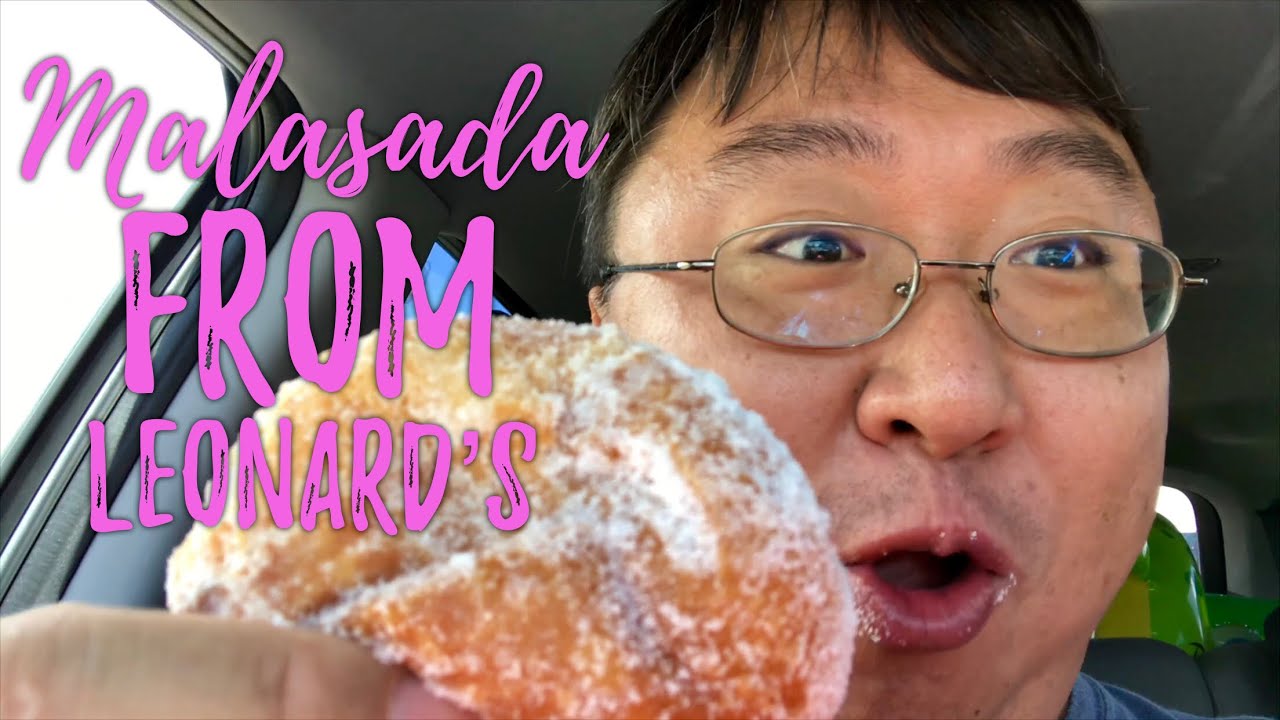 Trying malasada donuts from Leonard’s Bakery in Hawaii