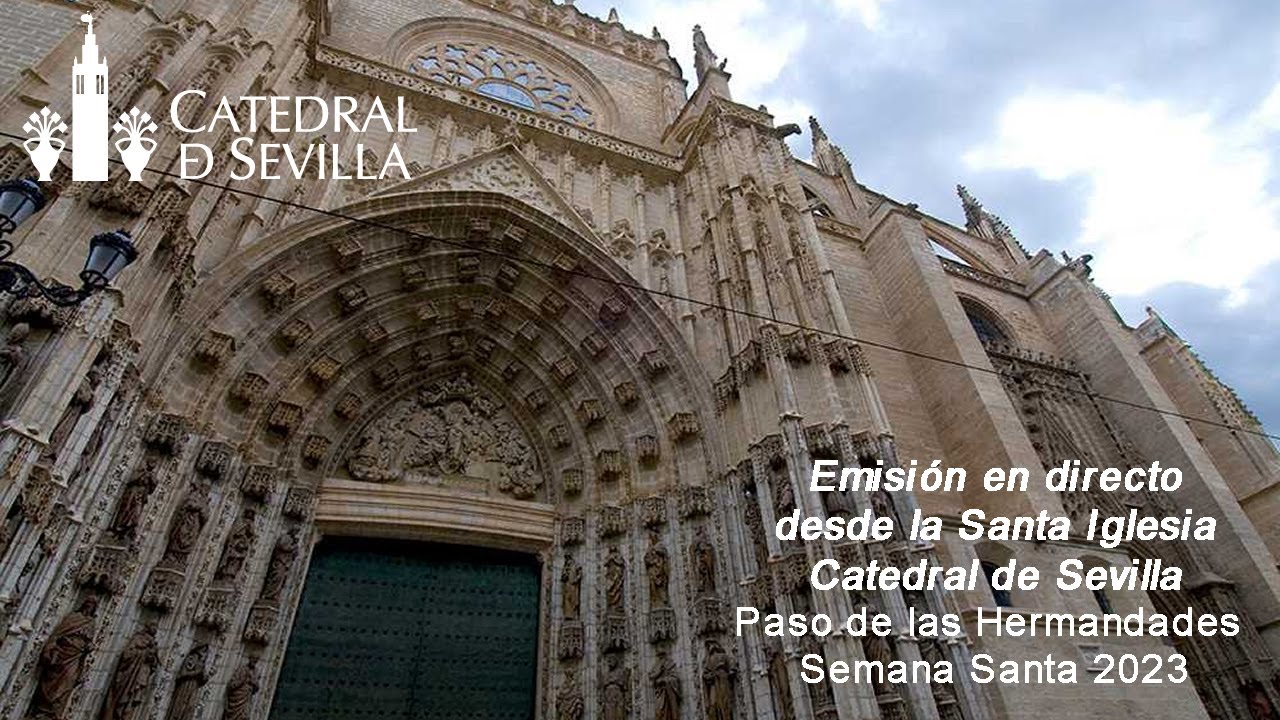 Viernes Santo Madrugada 2023, paso de las cofradías de la jornada por la Catedral de Sevilla.