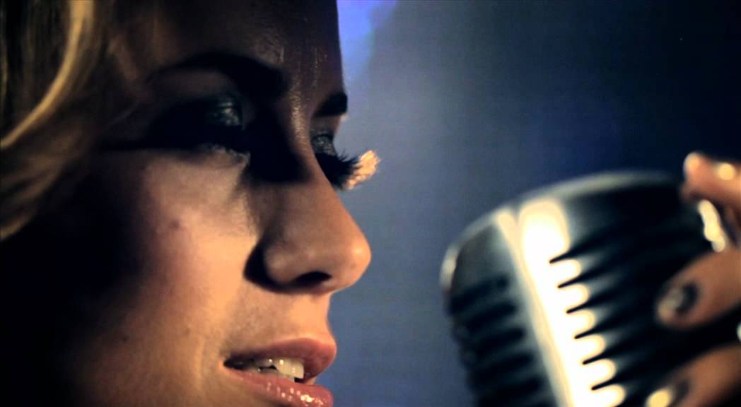 Maisa - Rakkaudesta laulu (Iina Kuustonen sarjasta Helsingin Herra)