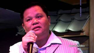 Sothy Singing Teur Bong Mearn Peark Avey? At La Lune Restaurant