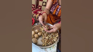 #shorts How to break walnuts| Easy & quick way| अखरोट कैसे तोड़े  #walnuts #californiawalnuts