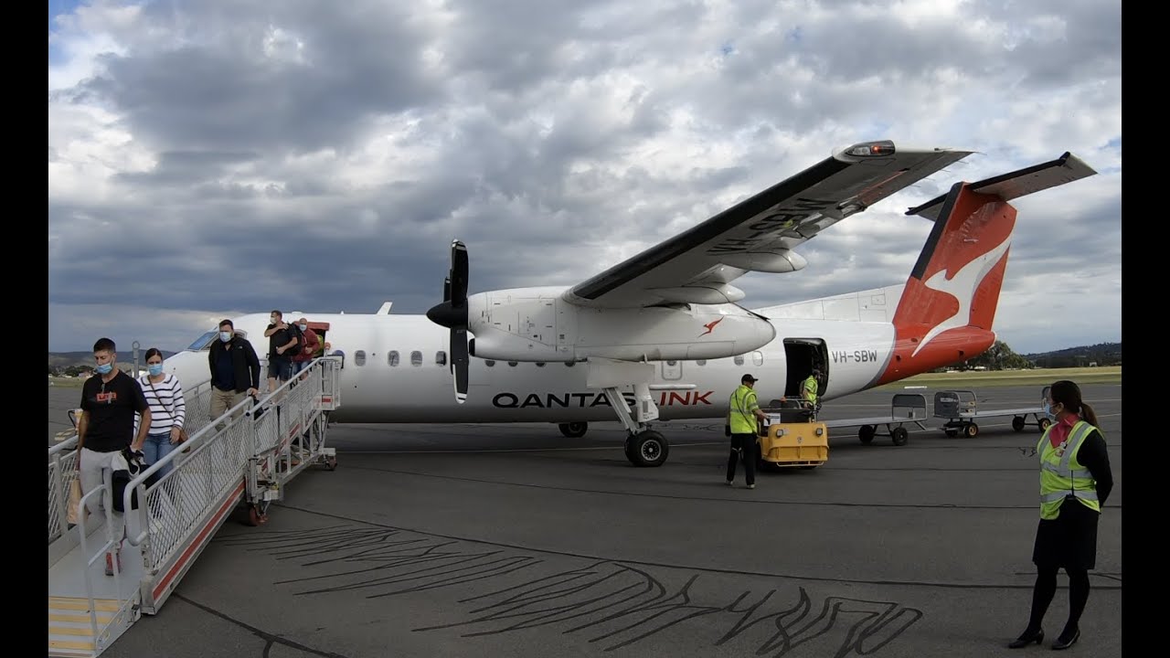 Flying safely - Qantaslink Dash 8-300 Sydney to Albury NSW
