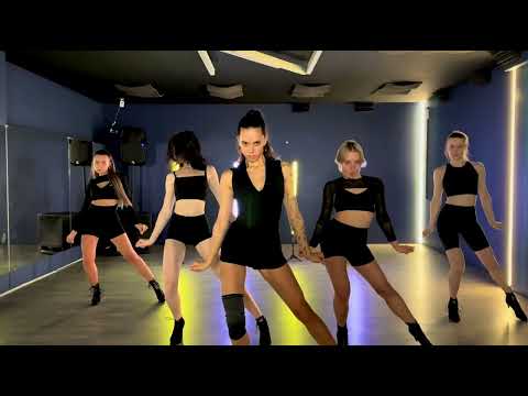 رقص بالكعب العالي مع كارولينا سكيلز أكبر تشكيلة رقص في فيلنيوس شورت