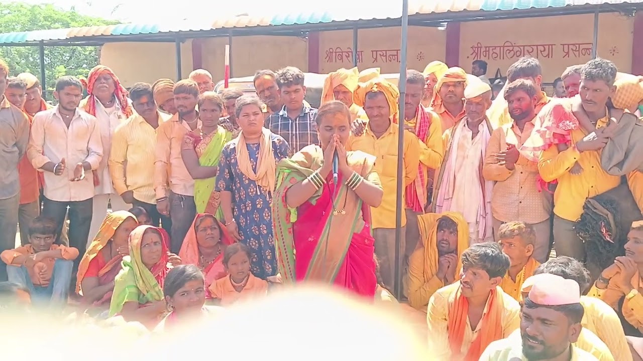 ರಾಜಶ್ರೀ ಹಲಸಂಗಿ ಅವರ ಅಕ್ಕ ಅಂಬಿಕಾ ಹಲಸಂಗಿ ಹುಲಜಂತಿ ಜಾತ್ರೆಯಲ್ಲಿ ಜನರ ಅಪೇಕ್ಷೆ ಮೇರೆಗೆ ನಾಲ್ಕು ಮಾತುಗಳು 