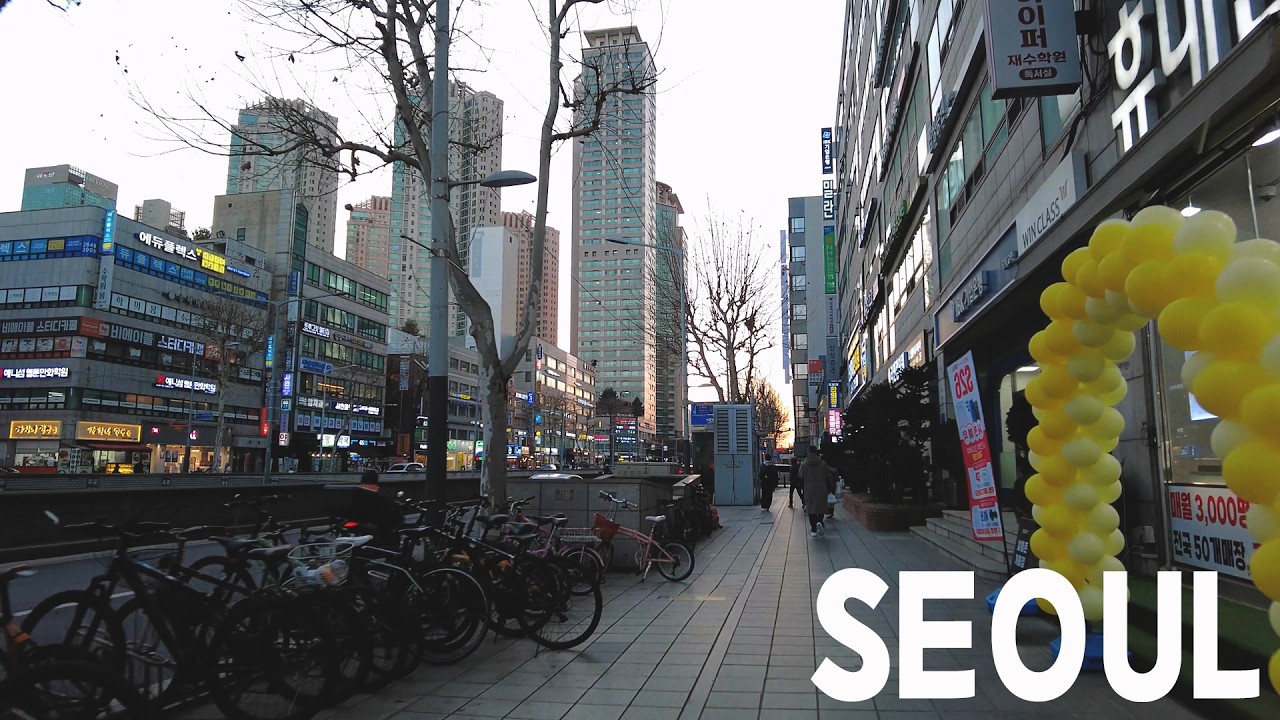 SEOUL : 목동중학교 앞에서 오목교역지나 목동역까지의 서울 거리 풍경.