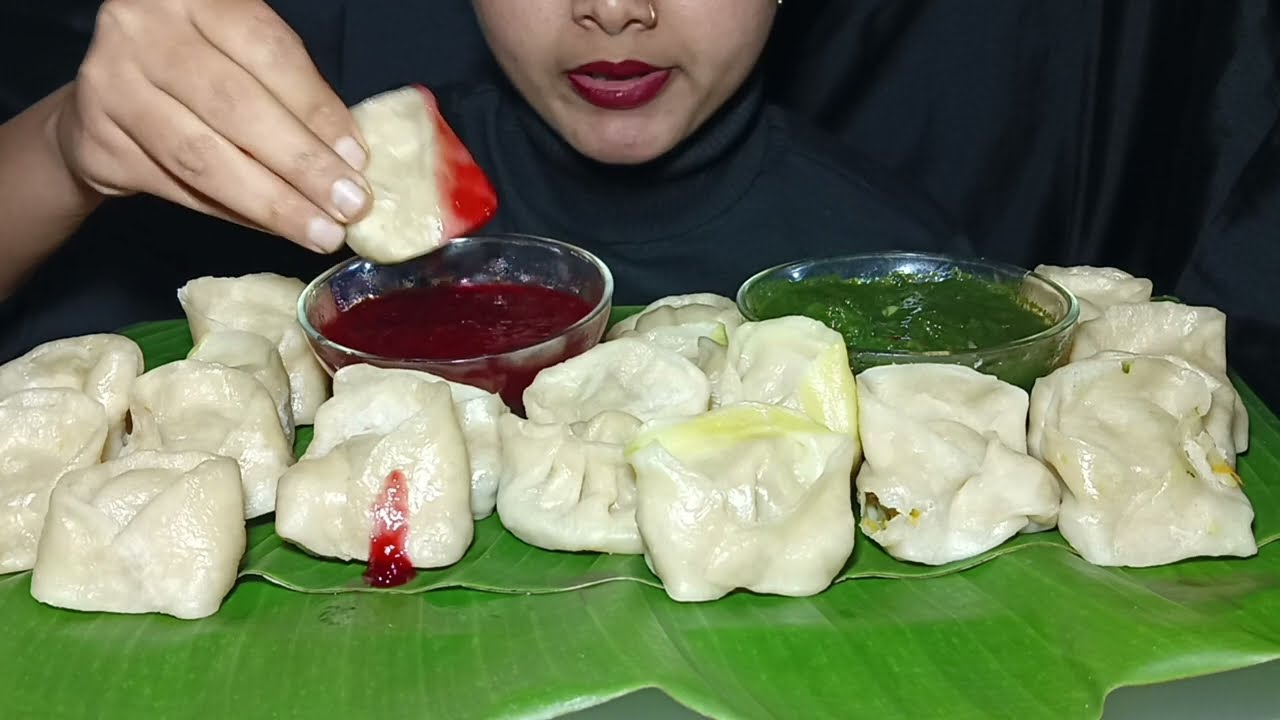 EATING 30+ HOT 🥵 AND SPICY MOMOS|| WITH RED AND GREEN CHUTNEY 🥟|| MOMO EATING CHALLENGE VIDEO |