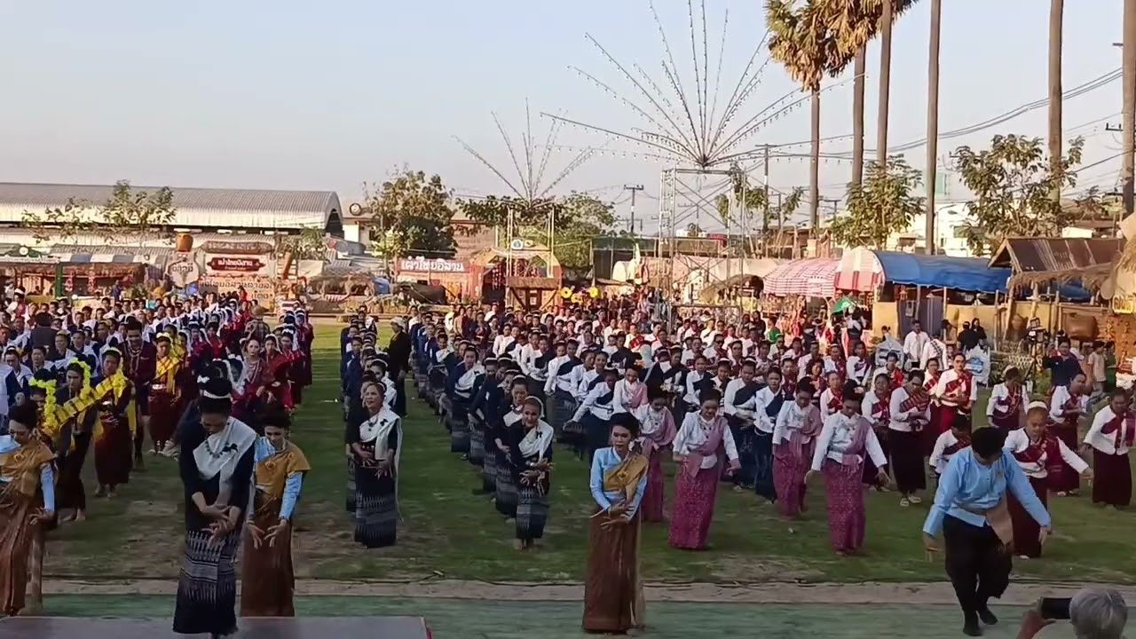 การแสดงของ องค์การบริหารส่วนตำบลน้ำเที่ยง