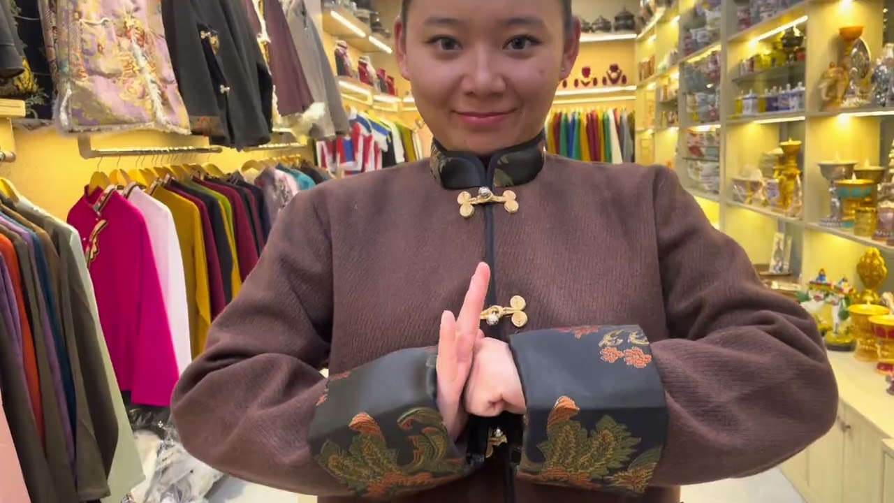 Visited  famous YouTuber Ted kunchok  store and wangden cafe ||shopping at sarojini market