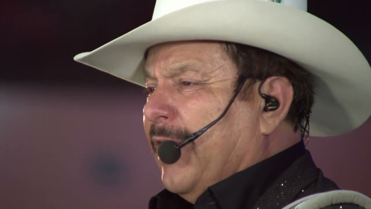 Playa Sola (En Vivo) - Los Invasores de Nuevo León 40 Aniversario