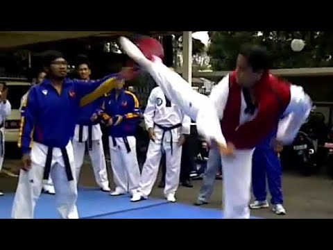 Wow!! Taekwondo bersama Kang Dede Yusuf // Team PON Jabar 2012