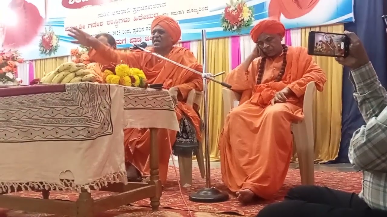 ಇಲಕಲ್ಲ ತಾಲ್ಲೂಕಿನ ಗುಡುರಿನ ಮೈಸೂರುಮಠದಲ್ಲಿ ಶ್ರೀ ಜಗದ್ಗುರುಗಳಿಂದ ಆರ್ಶೀವನ ಜರಗಿತು 🙏🙏🙏🙏🙏